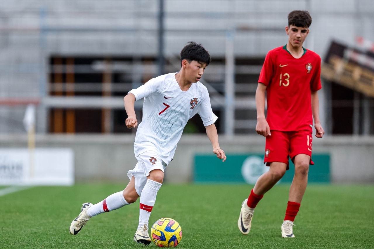 葡萄牙7号！中国14岁球员王磊身披葡萄牙国少7号球衣！本菲卡核心