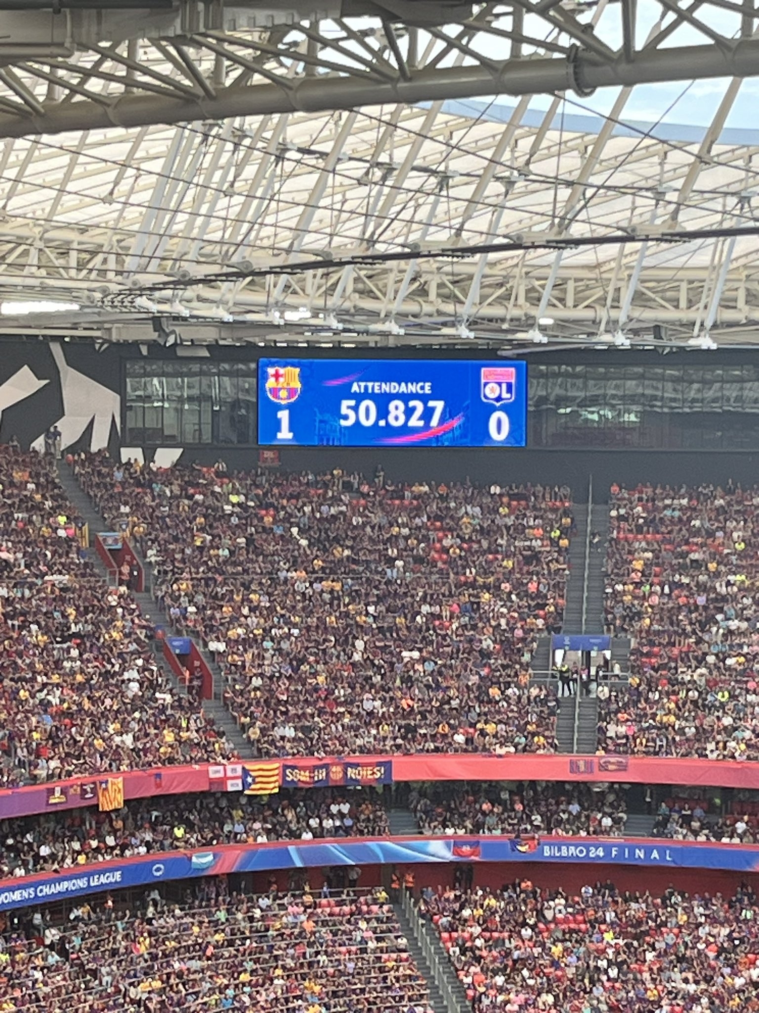 50827人现场观看巴萨女足VS里昂女足欧冠决赛，创下新纪录