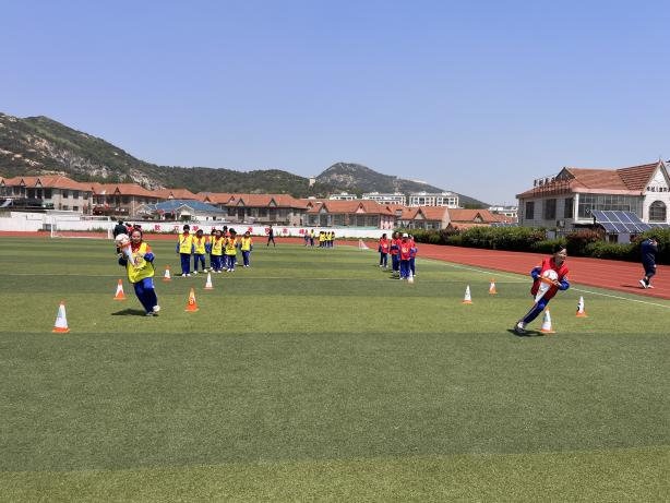 “亚足联女足日”女孩足球节5月8日上午在岚山头小学举行