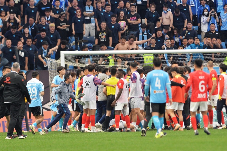 足球报：广州队向足协申诉在在大连遭遇的人身威胁